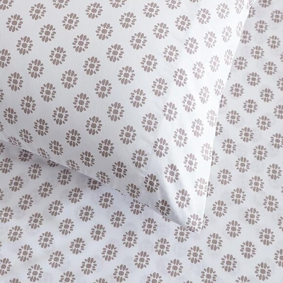 🆕King Bed Sheet White Medium Weight Matching Pillowcases Soft & Wrinkle Bed Set - Picture 2 of 7